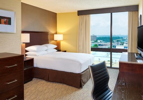 DoubleTree by Hilton San Antonio Airport