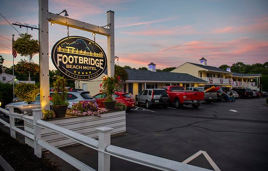 Footbridge Beach Motel & Cottages