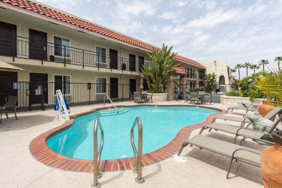 Econo Lodge Inn & Suites Escondido Downtown