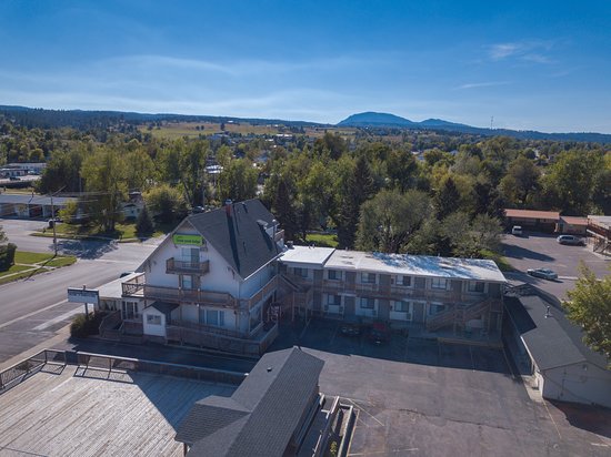 The Crow Peak Lodge