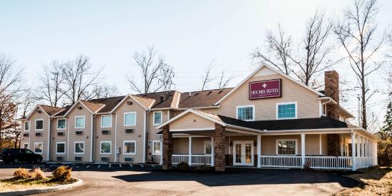 Holmes Suites & Inn