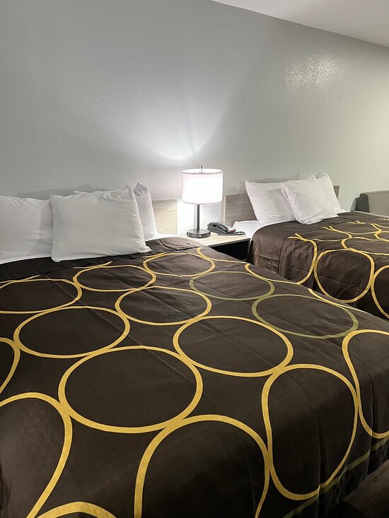 Super 8 by Wyndham Pigeon Forge Downtown
