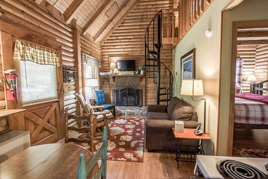 Mountainaire Inn and Log Cabins