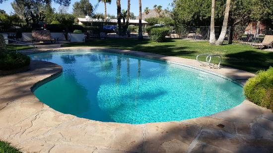 SmokeTree Resort & Bungalows