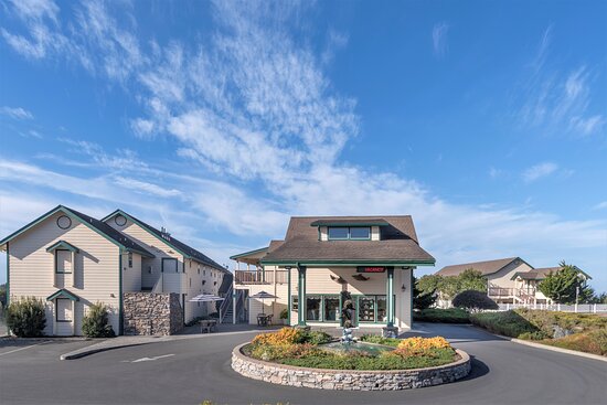 Emerald Dolphin Inn & Mini Golf