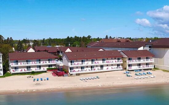 Super 8 by Wyndham Mackinaw City/Beachfront Area