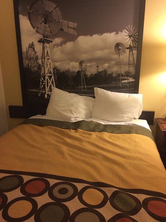 Super 8 by Wyndham Mishawaka/South Bend Area