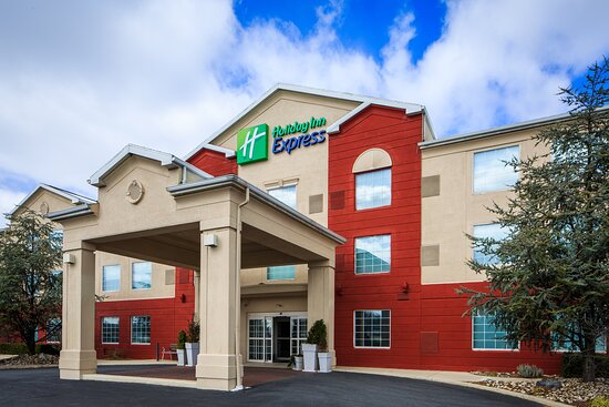 Holiday Inn Express & Suites Reading Airport by IHG