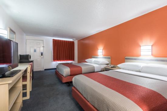 Travelodge by Wyndham Lansing