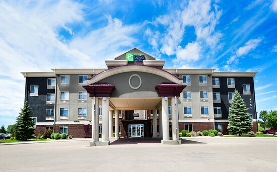 Holiday Inn Express & Suites Grand Forks by IHG