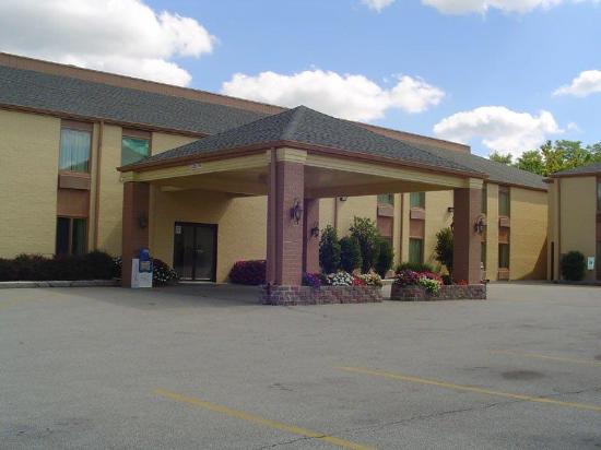 Days Inn & Suites by Wyndham Bloomington/Normal IL