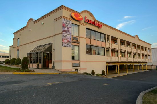 Super 8 by Wyndham Meadowlands