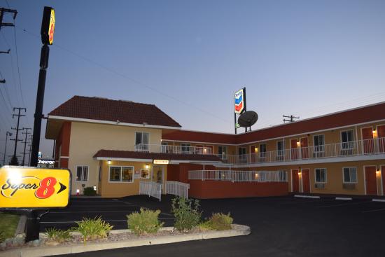Super 8 by Wyndham Azusa