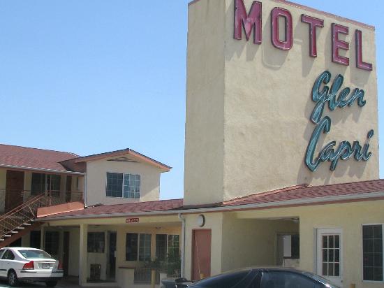 Glen Capri Inn & Suites