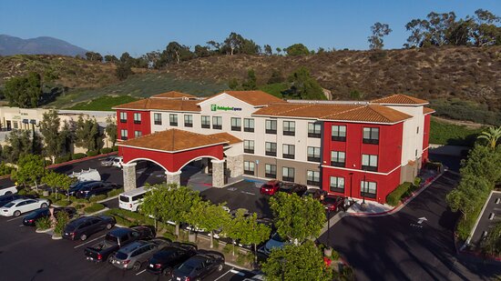 Holiday Inn Express & Suites Lake Forest - Irvine East By IHG