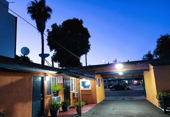 Day N Night Inn