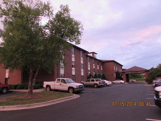 Days Inn & Suites by Wyndham Hickory