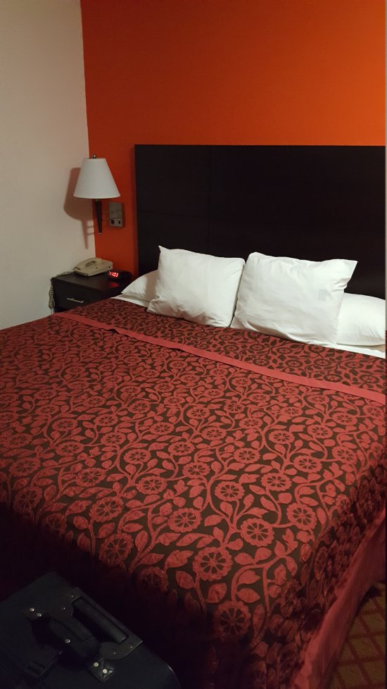Days Inn by Wyndham Overland Park/Metcalf/Convention Center