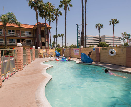 Super 8 By Wyndham Anaheim/Disneyland Drive