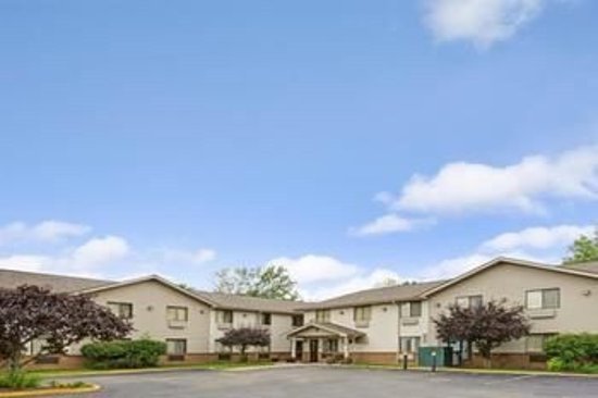 Super 8 by Wyndham Mentor/Cleveland Area