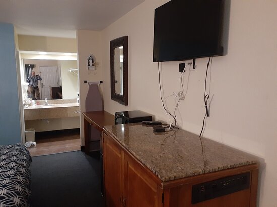 Econo Lodge Inn & Suites Downtown San Antonio Riverwalk Area