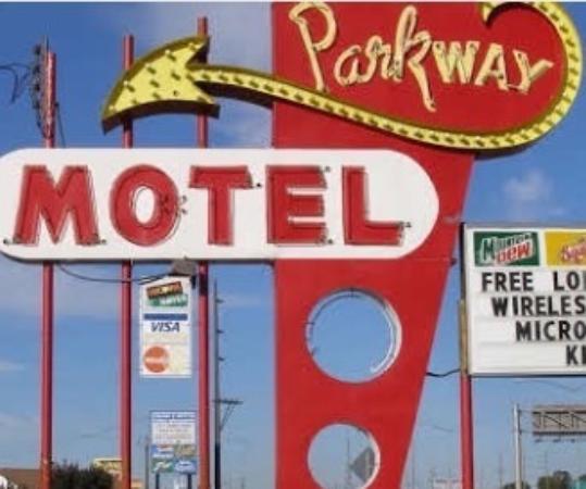 Parkway Motel