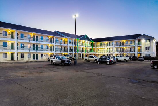 HomeTowne Studios Colorado Springs – Airport