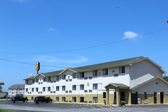Super 8 by Wyndham Topeka/Wanamaker RD/I-70
