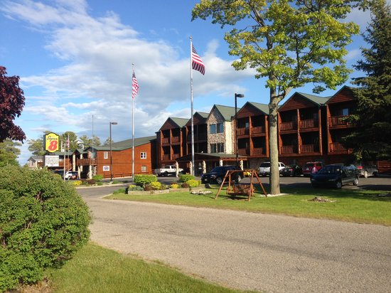 Super 8 by Wyndham Bridgeview of Mackinaw City