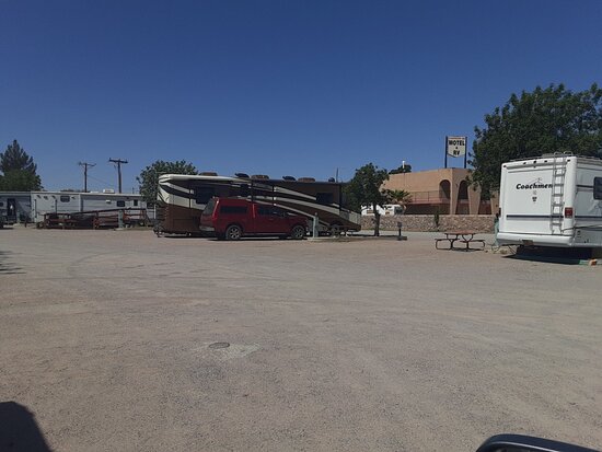 CoachLight Inn & RV Park