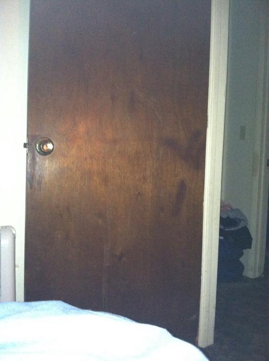 Delux Inn & Suites