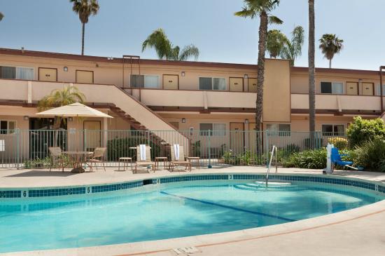 Super 8 by Wyndham Oceanside Marty's Valley Inn