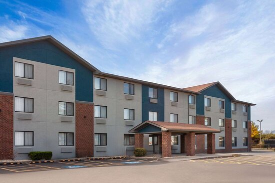 Super 8 by Wyndham Romeoville Bolingbrook