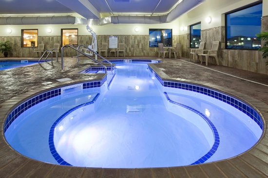Grand Forks Lodge & Suites