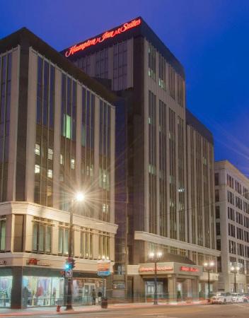 Hampton Inn & Suites Milwaukee Downtown