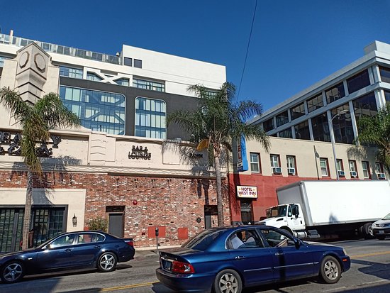 West Inn Hotel