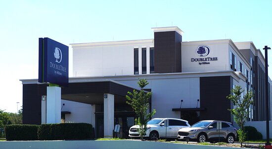 DoubleTree by Hilton St. Louis Airport