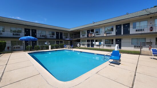 Motel 6 Conroe