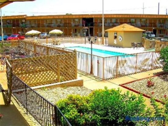Executive Inn and Suites Springdale