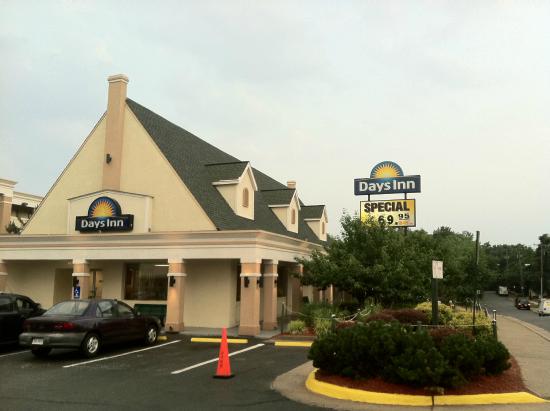 Days Inn by Wyndham WestEnd Alexandria,VA Washington DC Area