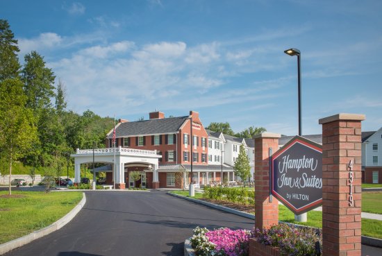 Hampton Inn & Suites Manchester