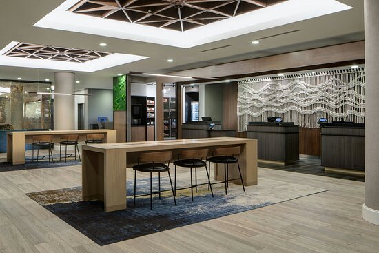 Courtyard by Marriott Chicago Downtown/River North
