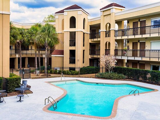 Comfort Suites