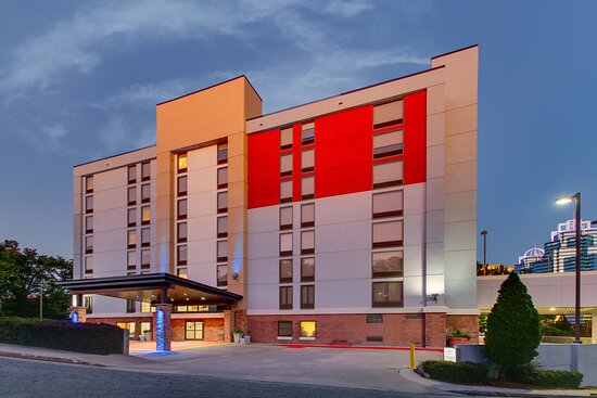 Holiday Inn Express & Suites Atlanta N-perimeter Mall Area By IHG
