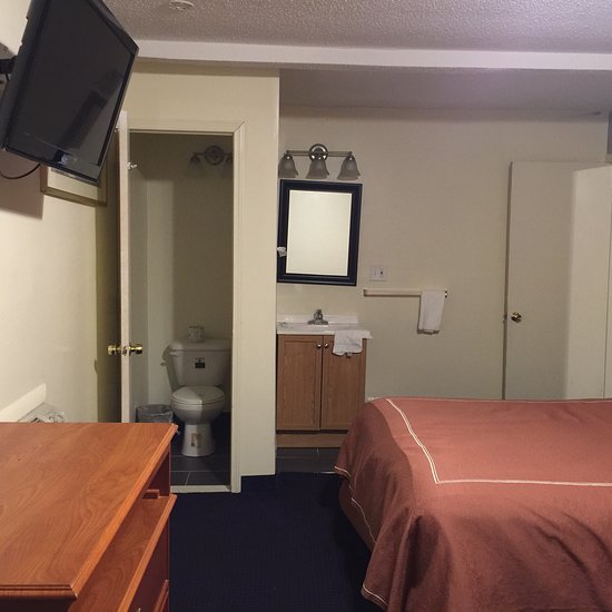 Castle Inn & Suites