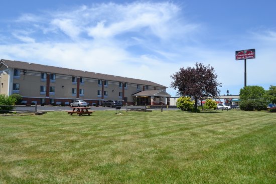 Countryside Inn & Suites Council Bluffs IA
