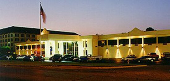 Trade Winds Central Inn