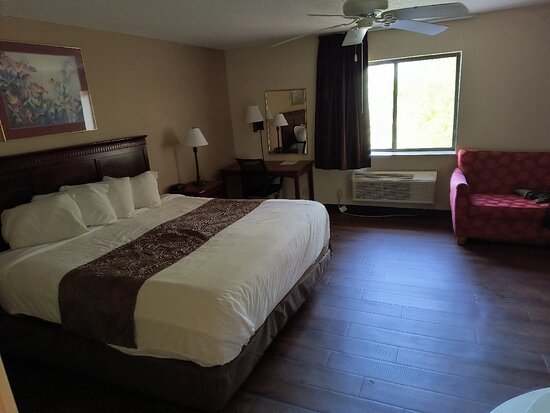 Baymont by Wyndham Battle Creek/I-94
