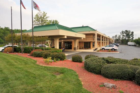Howard Johnson by Wyndham Greensboro Near the Coliseum