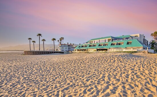SeaVenture Beach Hotel & Restaurant